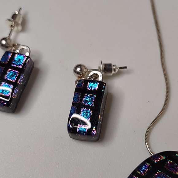 Very Awesome Colorful Plastic Necklace And Earring Set - Picture 5 of 12